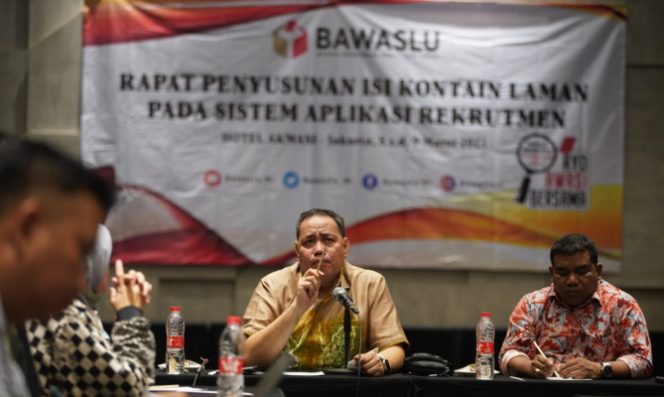 
 Anggota Bawaslu Herwyn JH Malonda membuka Rapat Penyusunan Konten Laman pada Sistem Aplikasi Rekrutmen di Jakarta, Rabu (8/3/2023).