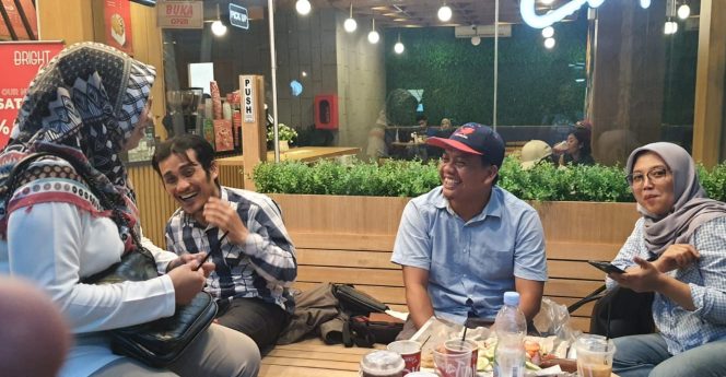 
 Rapat Terbatas (Ratas) Jajaran Direksi dan Founder PEDENUS di salah satu cafe daerah Harapan Indah Bekasi, Minggu (3/12). Dok/Pribadi