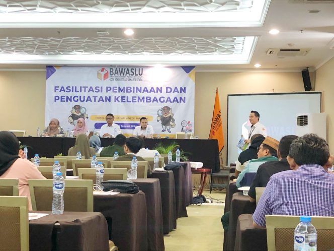 
 Bawaslu Jakut menggelar kegiatan Fasilitasi Pembinaan dan Penguatan Kelembagaan di Jakarta, Rabu (31/1). (Rubbik Media - HO/Bawaslu Jakut)