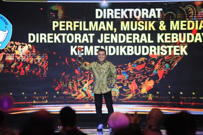 
 Konsisten Pada Upaya Pemajuan Kebudayaan, Kemendikbudristek Raih Penghargaan CNN Indonesia Awards 2024